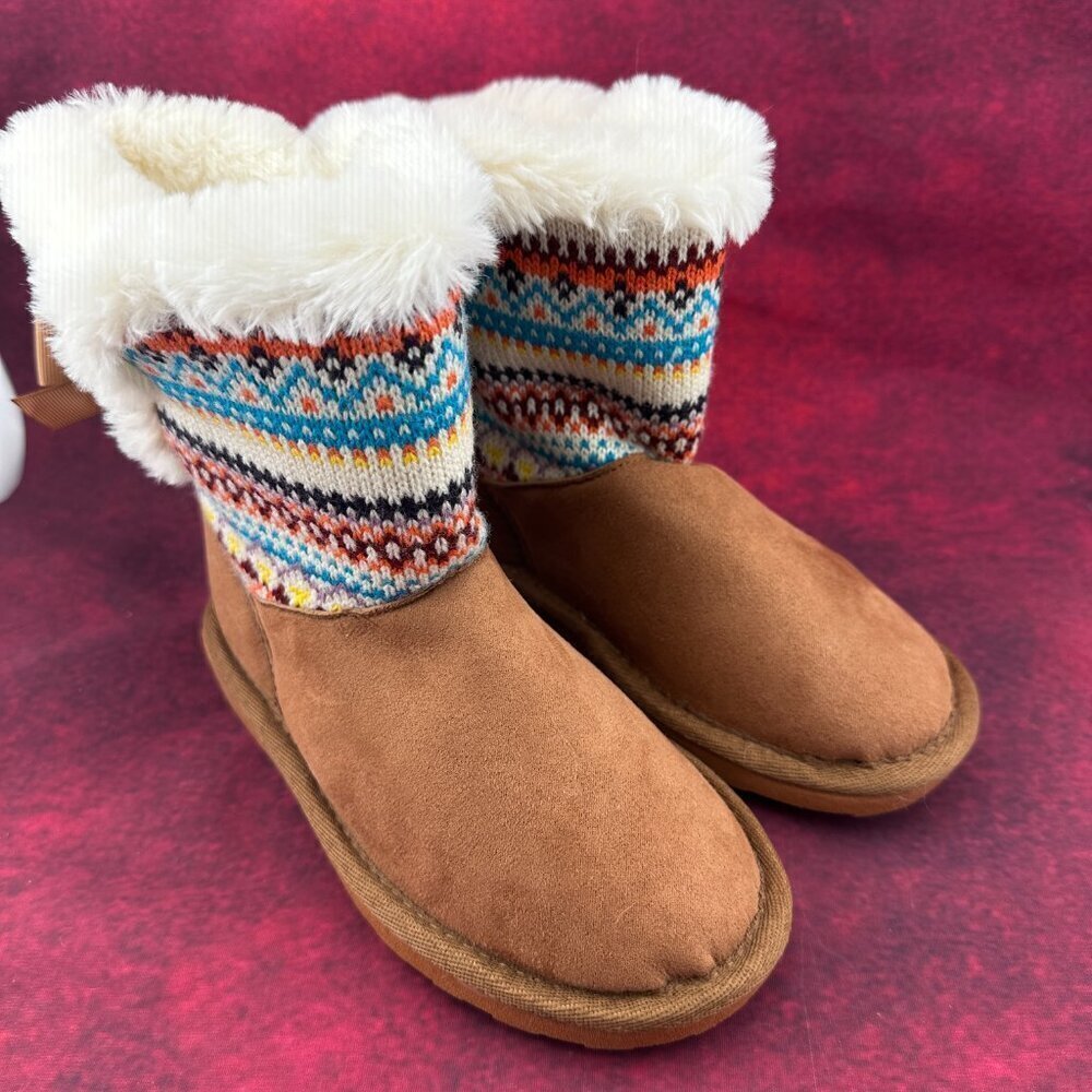 GIRL'S TAN SUEDE BOOTS MULTICOLOR KNITTED BOW AND LINED FAUX FUR, SIZE 12